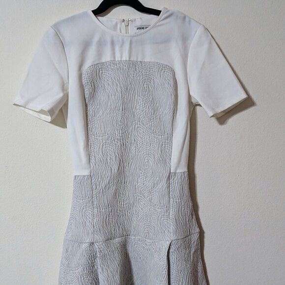 Opening Ceremony Pleated Bodycon Fit and Flare Dress | White + Light Gray SZ0 - Picture 2 of 5
